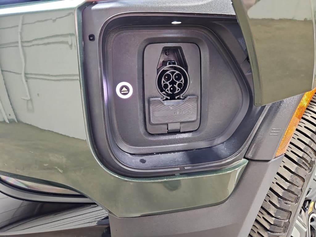 2025 Rivian R1S view 5