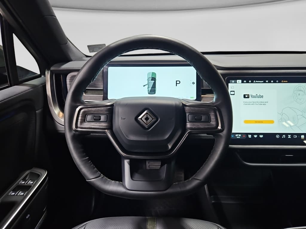 2025 Rivian R1S view 7