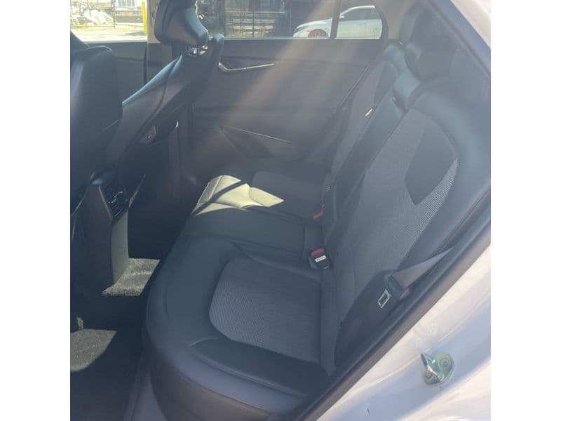 2023 Kia Niro PHEV view 6