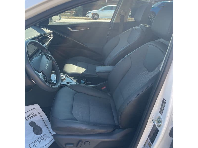 2023 Kia Niro PHEV view 5