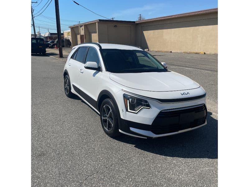 2023 Kia Niro PHEV view 2