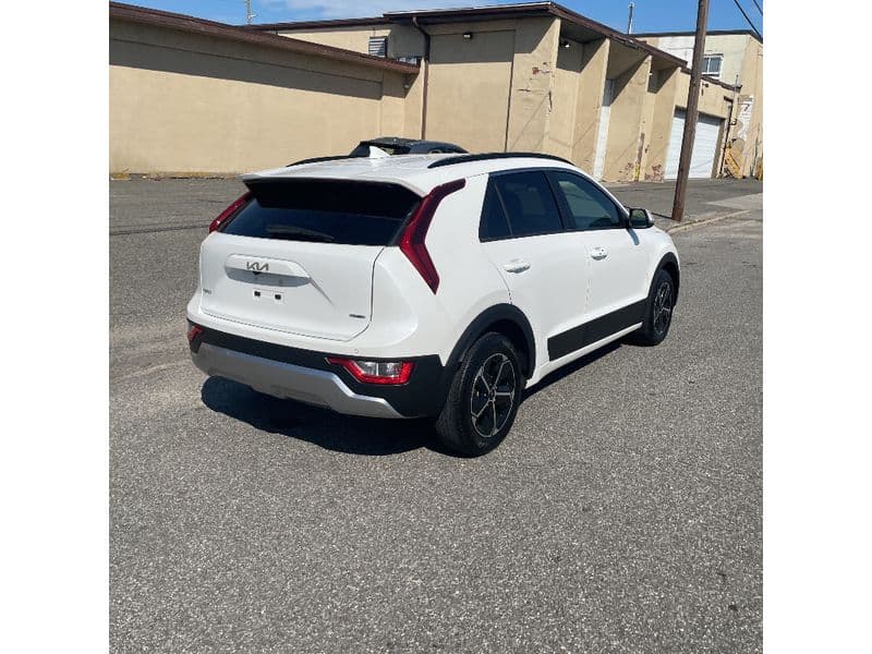 2023 Kia Niro PHEV view 3