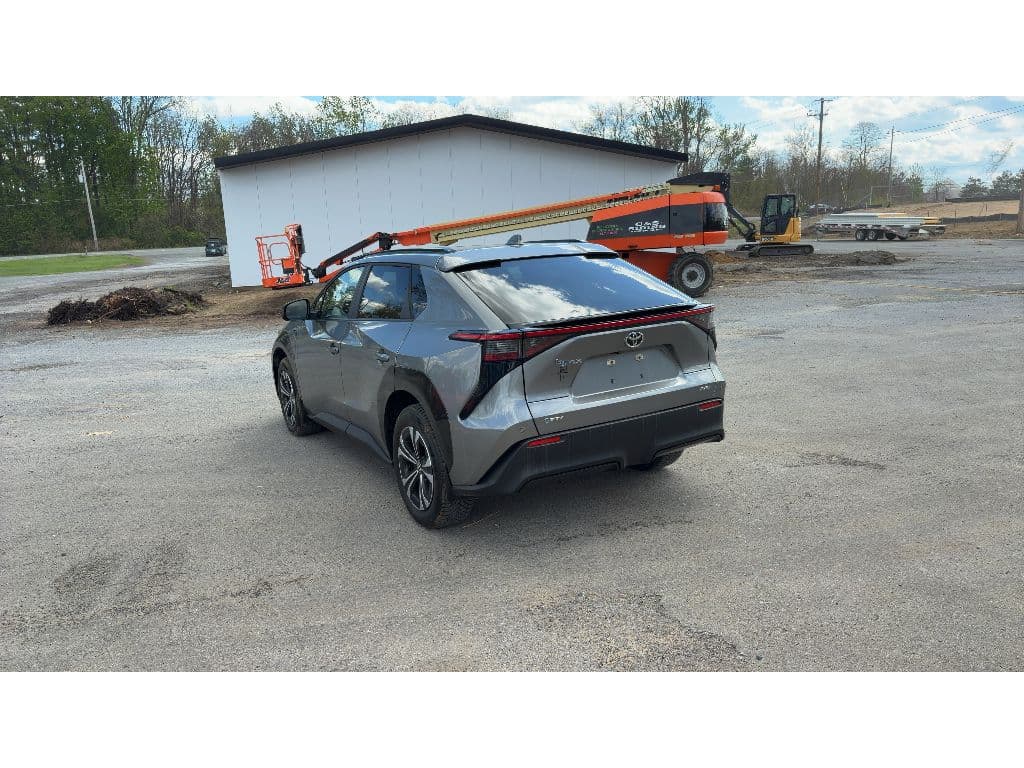 2024 Toyota bZ4X view 4