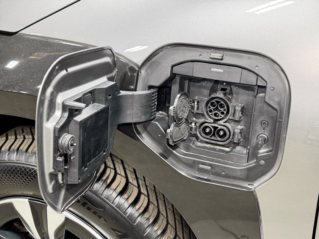 2024 Toyota bZ4X view 5