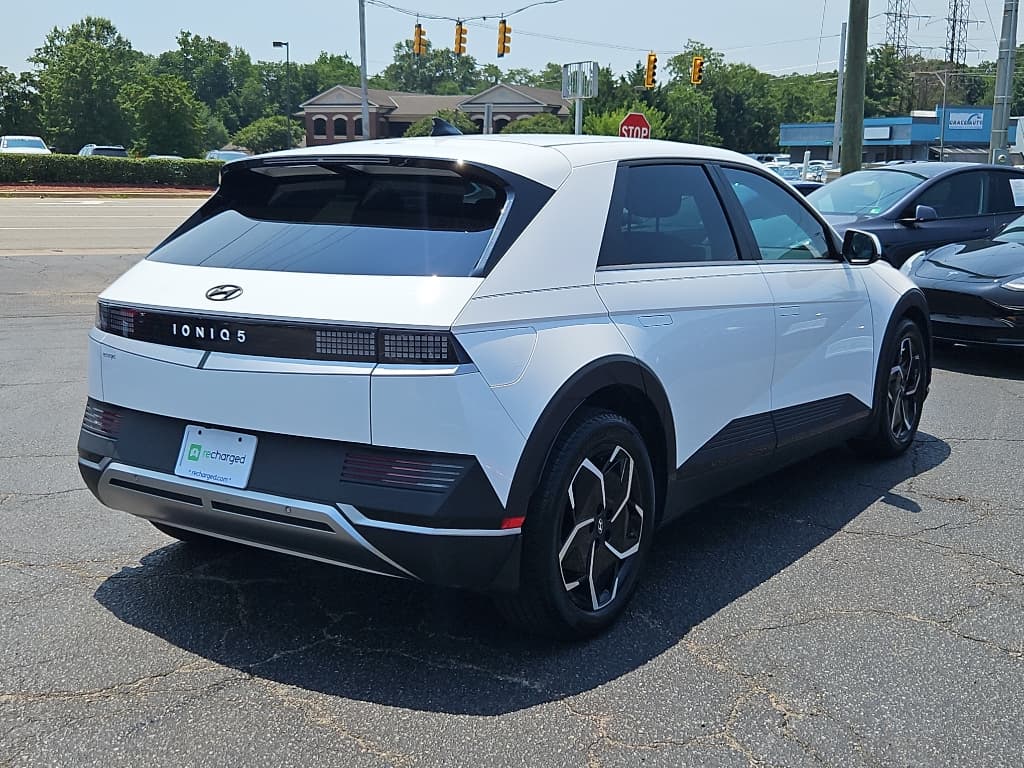 2022 Hyundai IONIQ 5 view 3