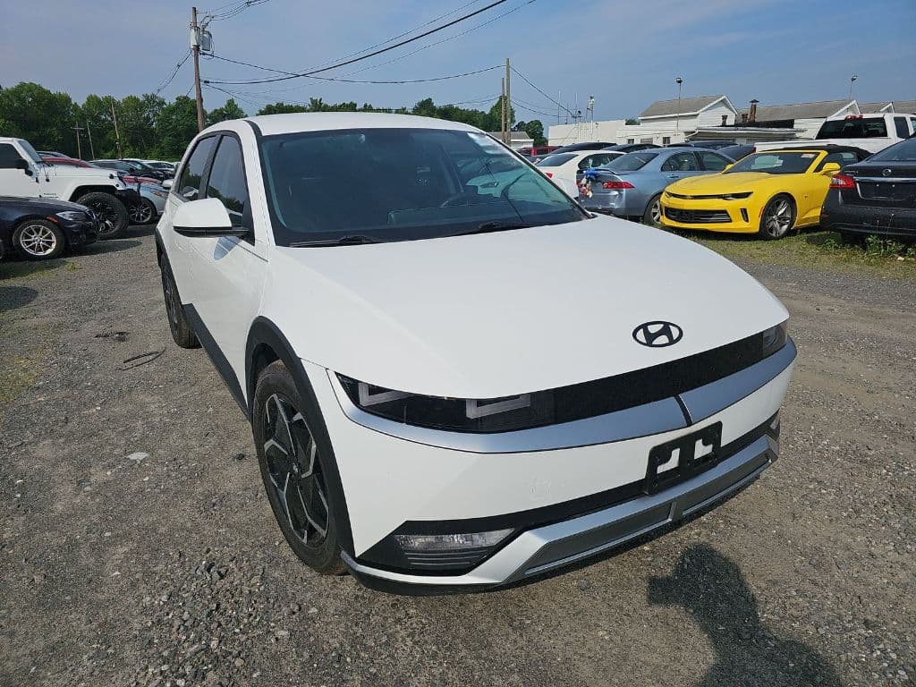 2022 Hyundai IONIQ 5 view 3
