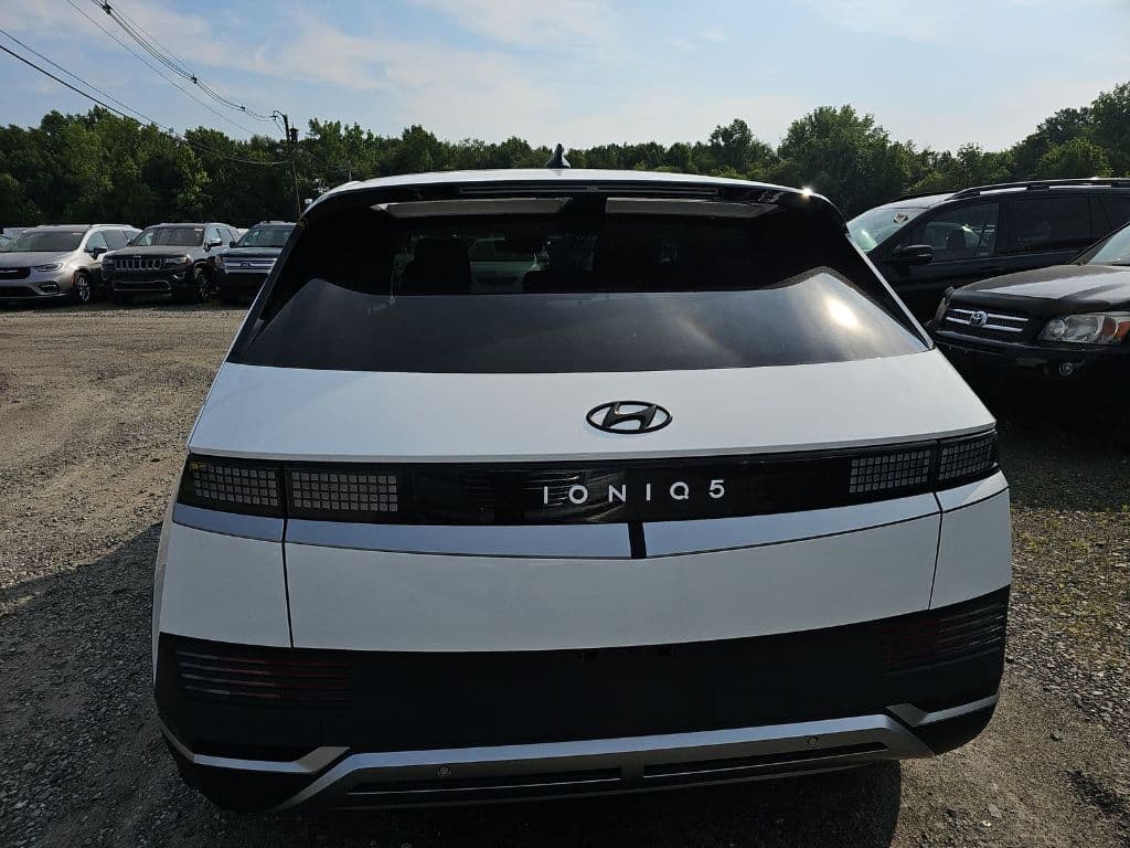 2022 Hyundai IONIQ 5 view 5