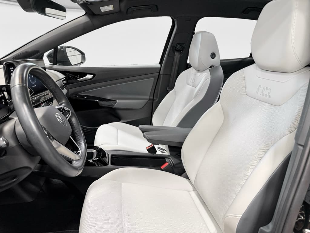 2022 Volkswagen ID.4 view 17