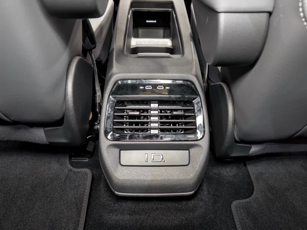 2022 Volkswagen ID.4 view 21