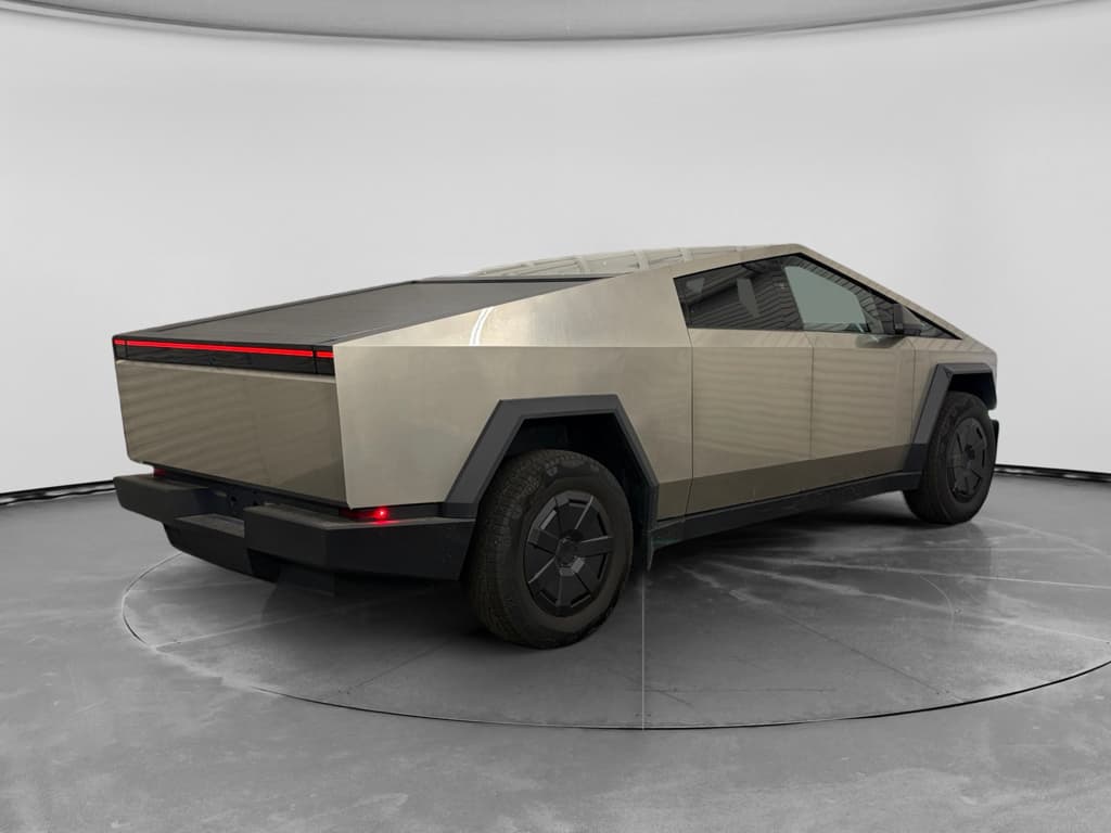 2025 Tesla Cybertruck view 3