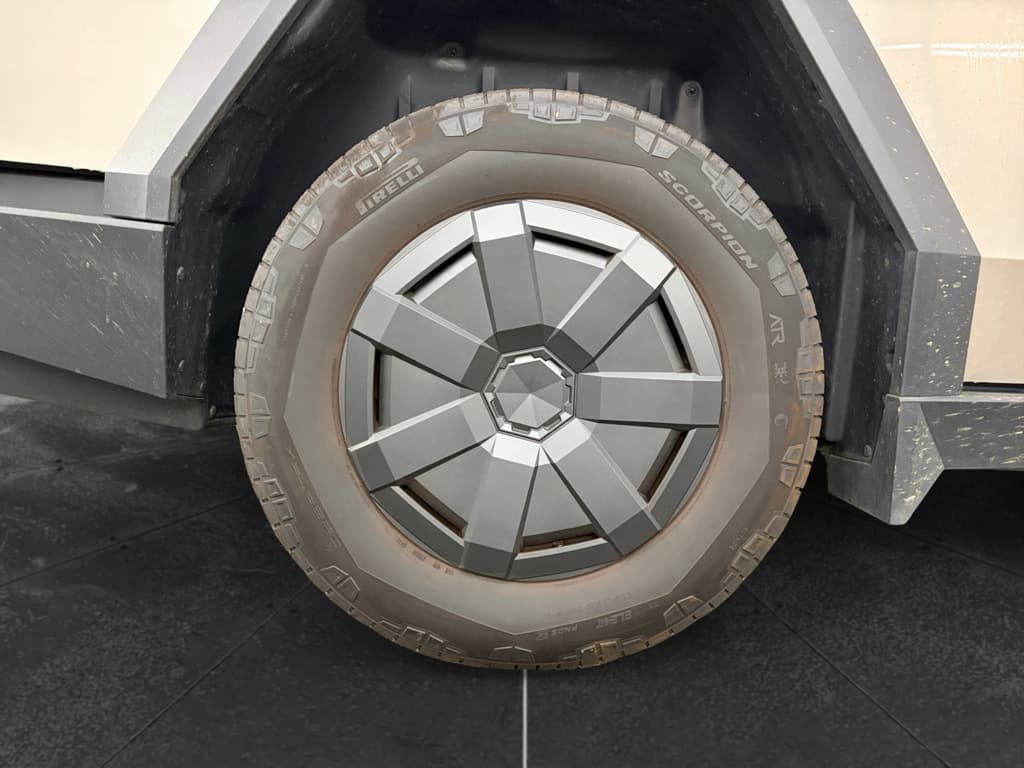 2025 Tesla Cybertruck view 34