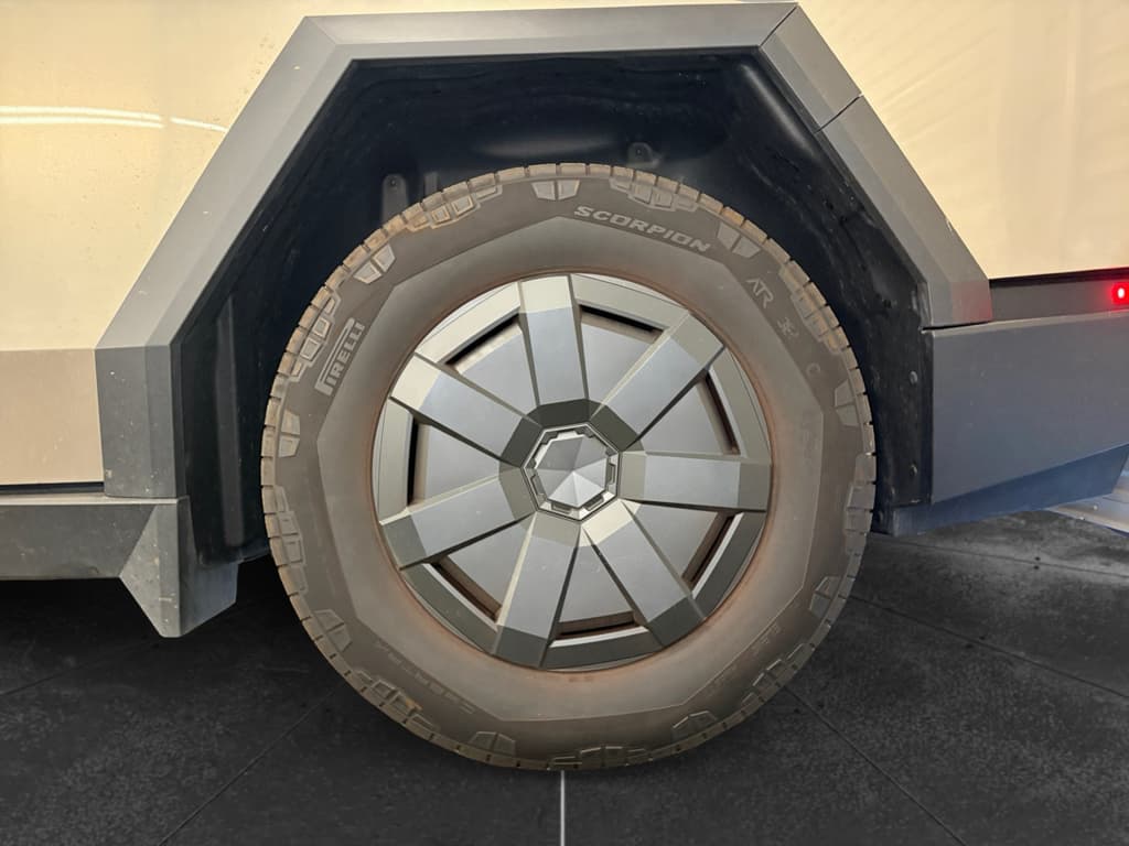 2025 Tesla Cybertruck view 30