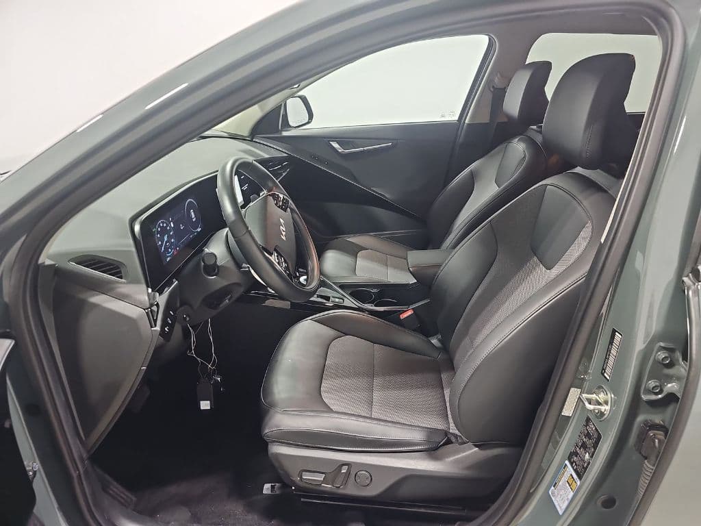 2023 Kia Niro EV view 7