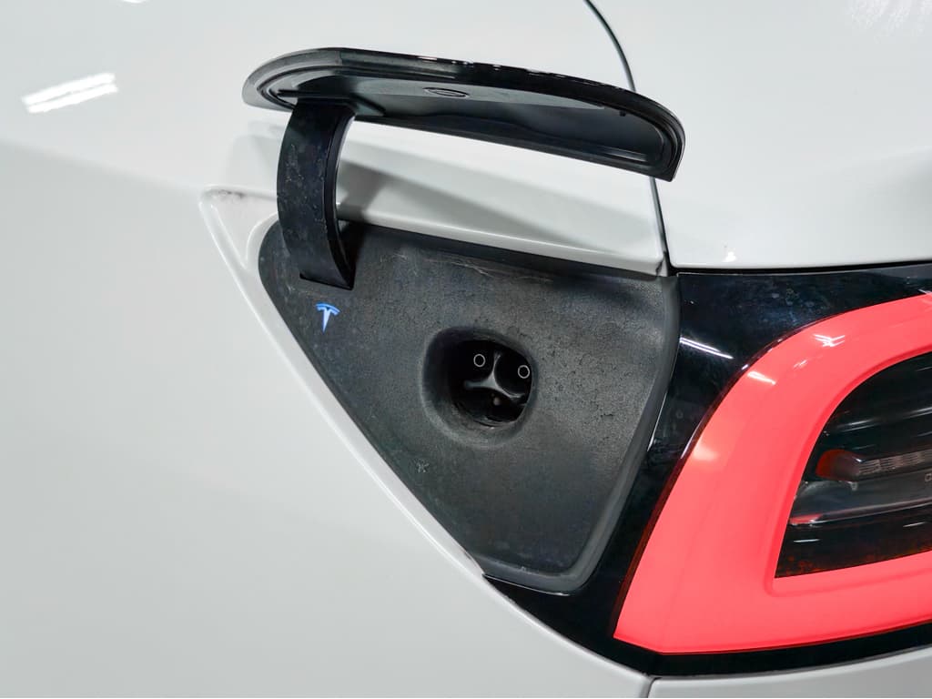 2018 Tesla Model 3 view 5