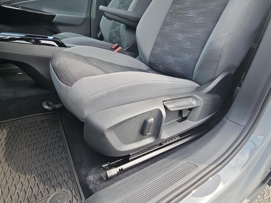 2022 Volkswagen ID.4 view 7