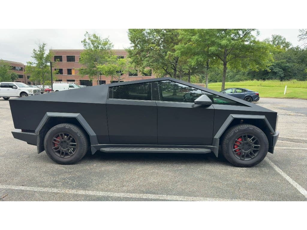 2025 Tesla Cybertruck view 7
