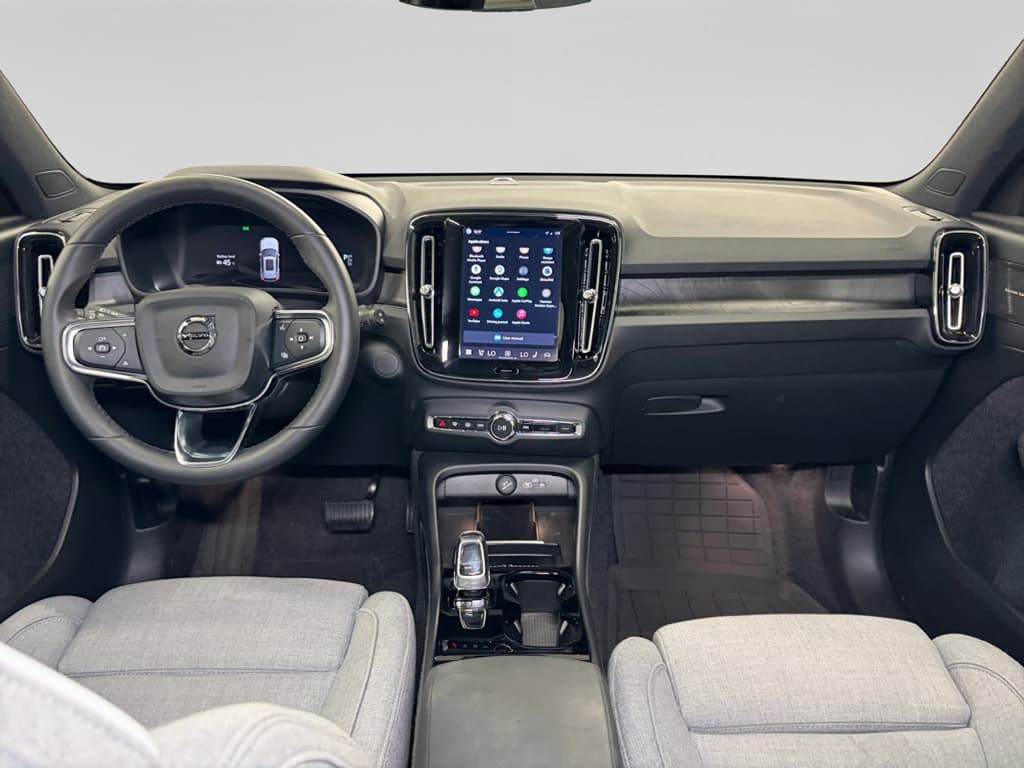 2023 Volvo XC40 view 17