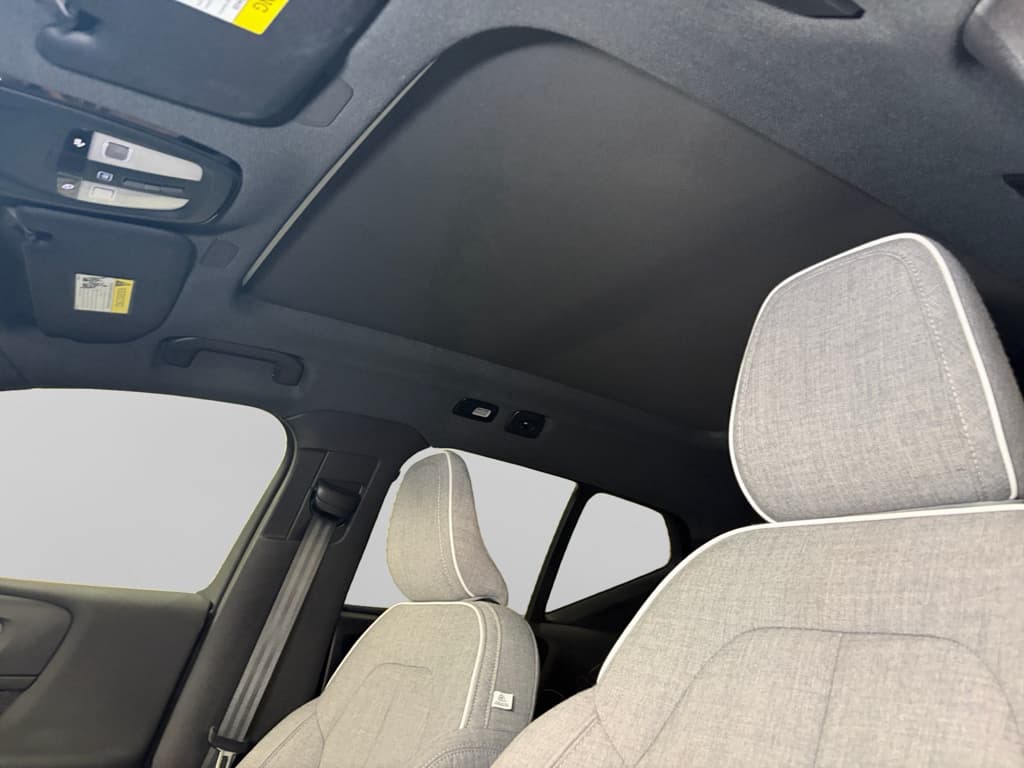2023 Volvo XC40 view 25