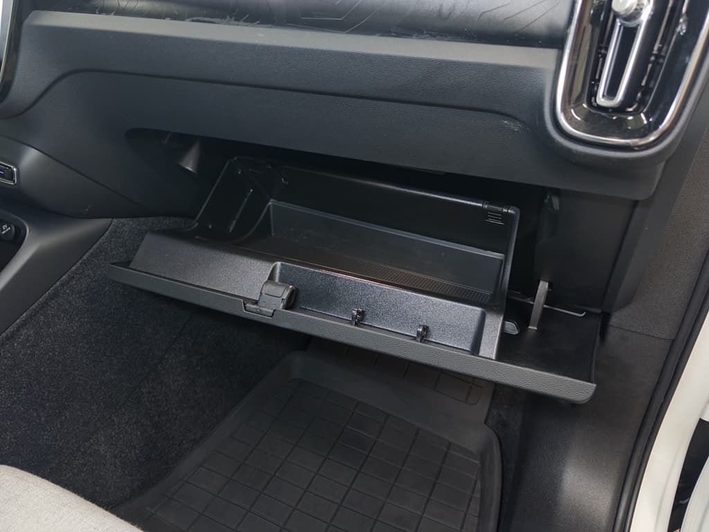 2023 Volvo XC40 view 21