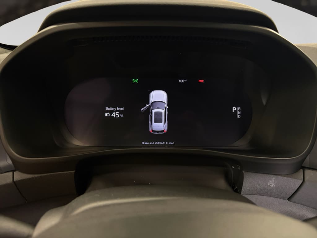 2023 Volvo XC40 view 10