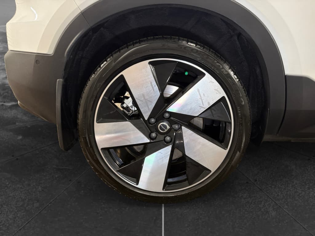 2023 Volvo XC40 view 38