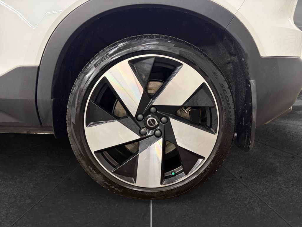 2023 Volvo XC40 view 34