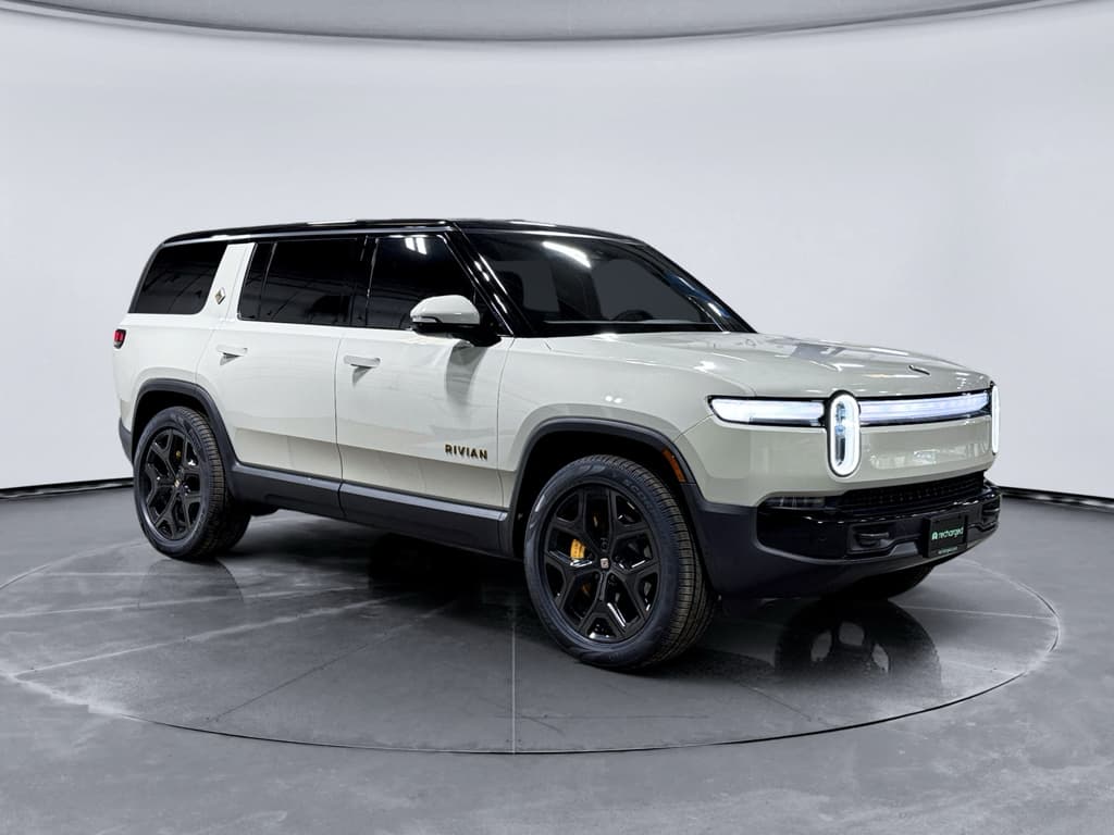 2025 Rivian R1S view 4