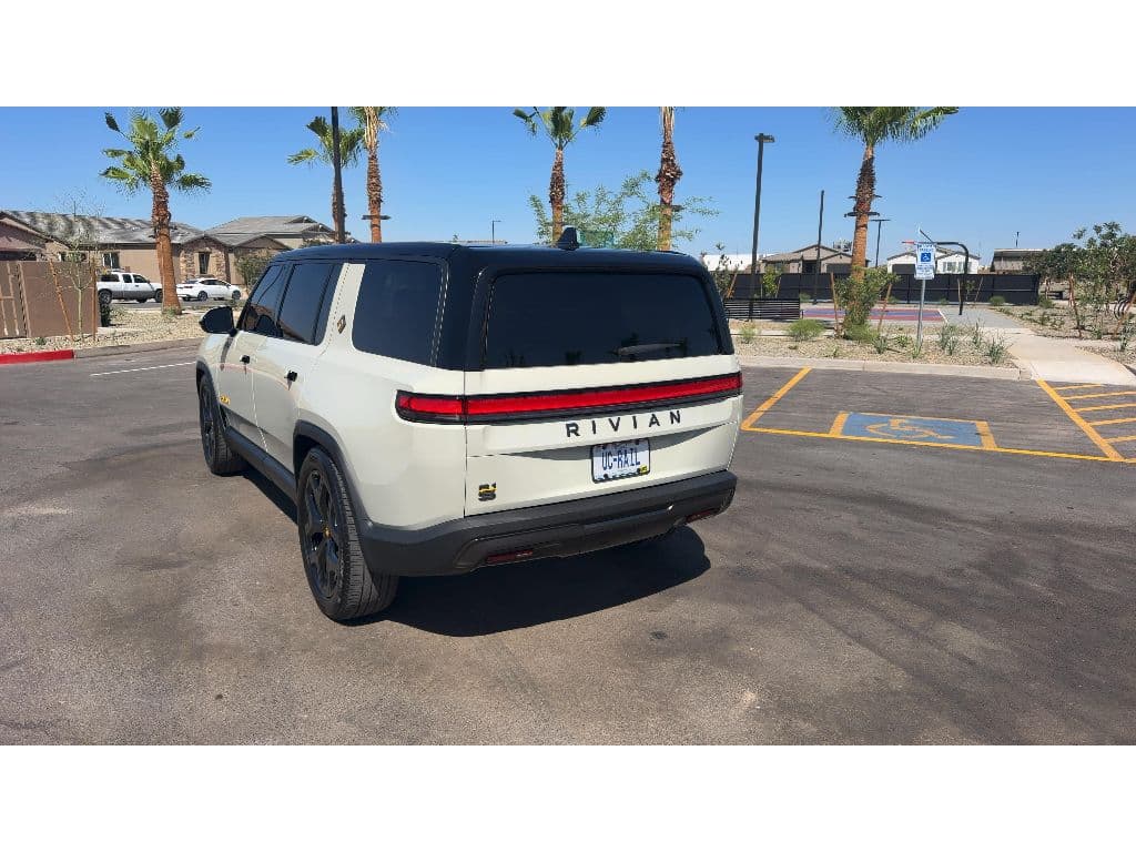2025 Rivian R1S view 2