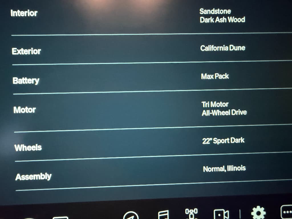 2025 Rivian R1S view 7