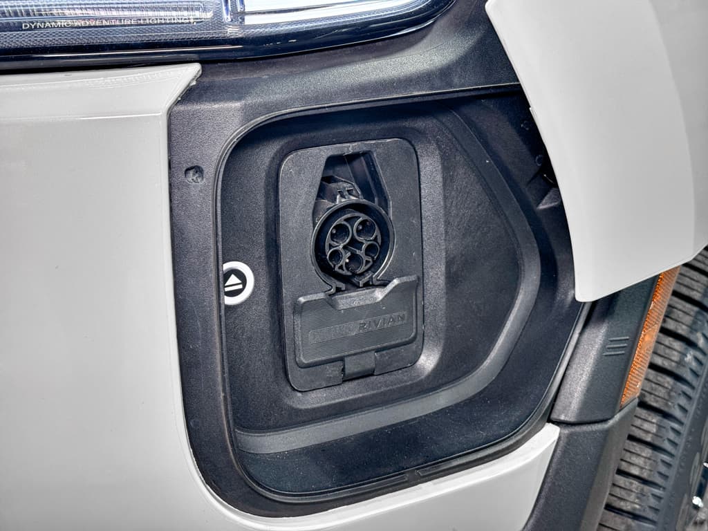 2025 Rivian R1S view 5