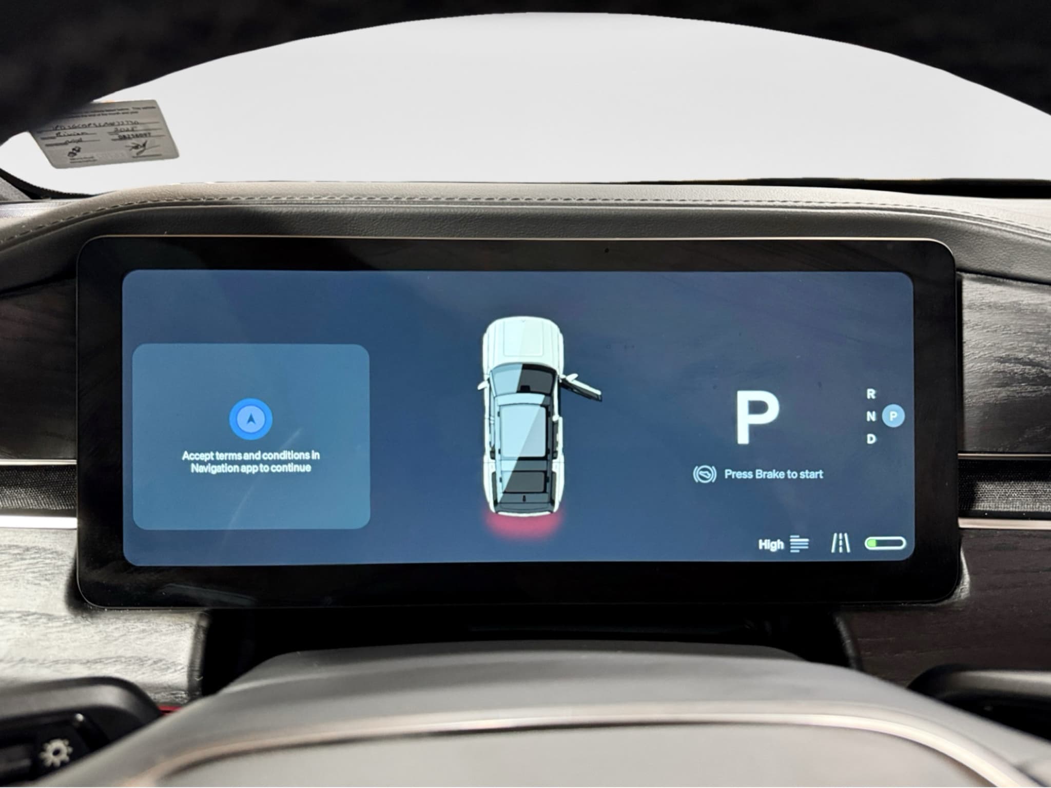 2025 Rivian R1S view 9