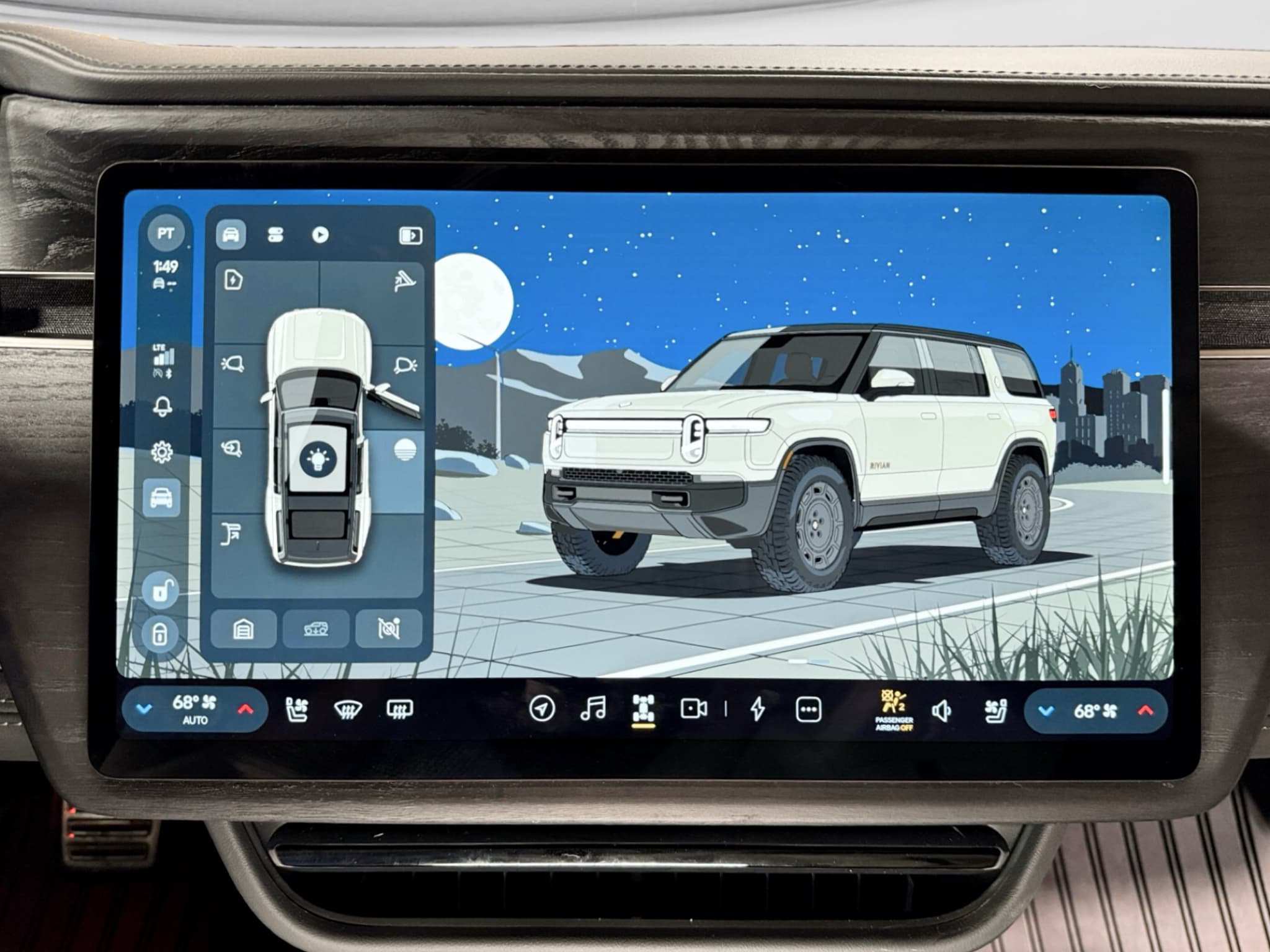 2025 Rivian R1S view 10