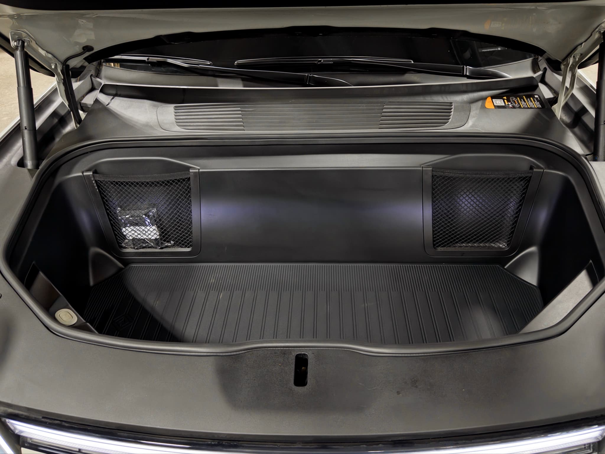 2025 Rivian R1S view 25