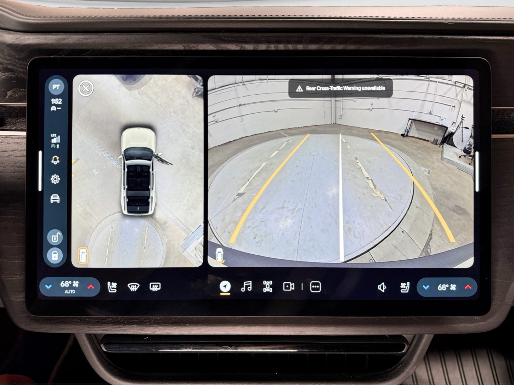 2025 Rivian R1S view 14