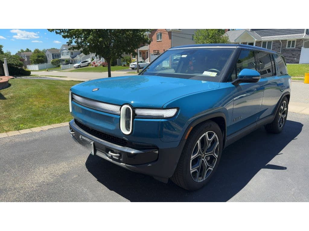 2025 Rivian R1S