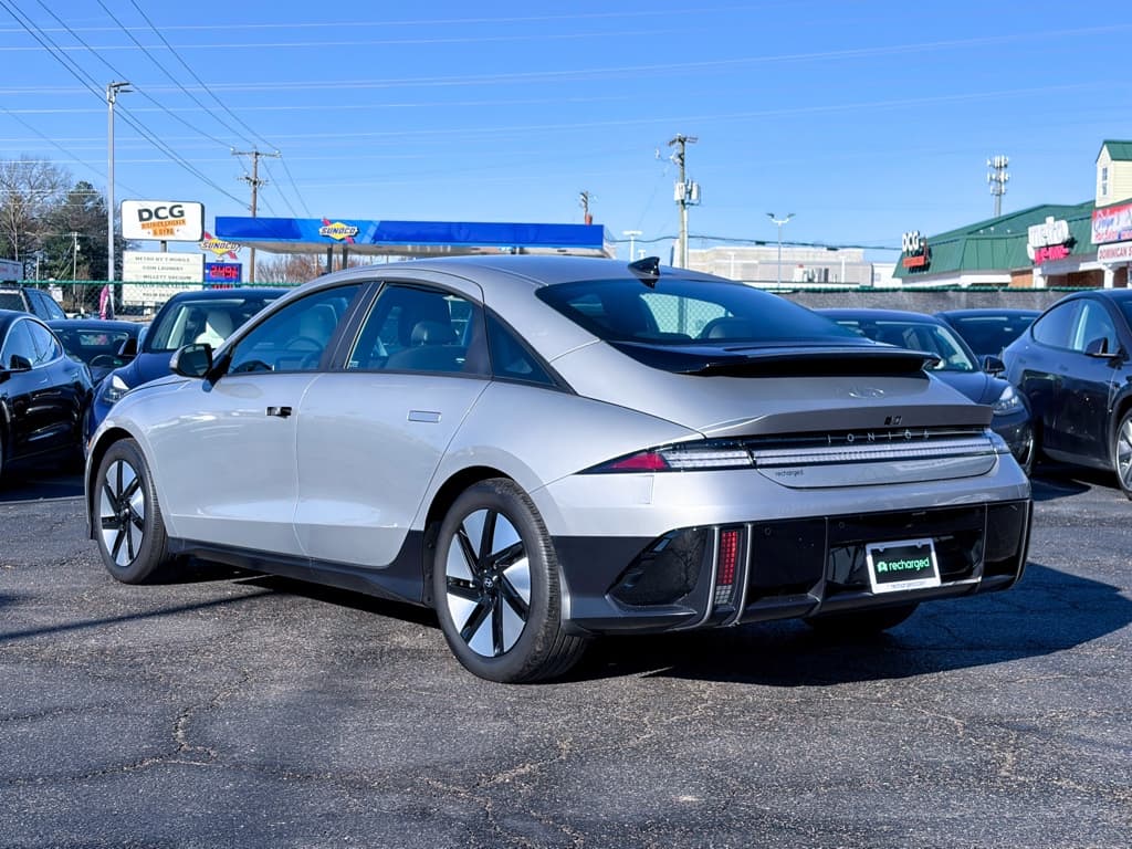 2024 Hyundai IONIQ 6 view 2