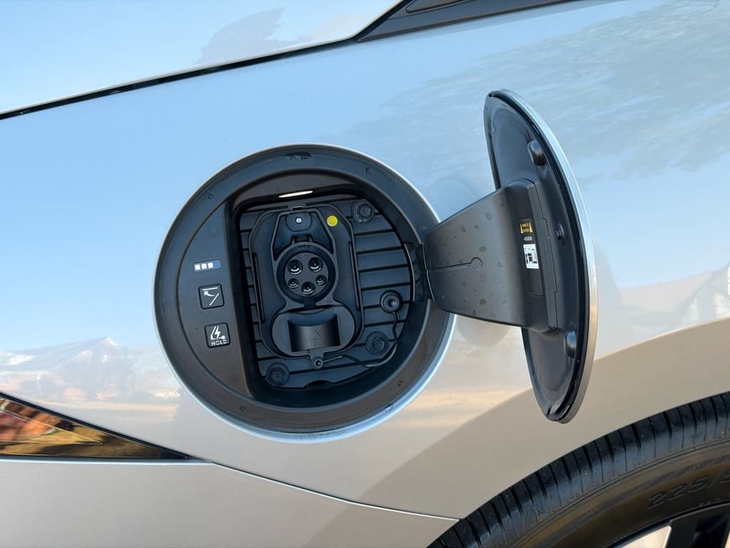 2024 Hyundai IONIQ 6 view 5