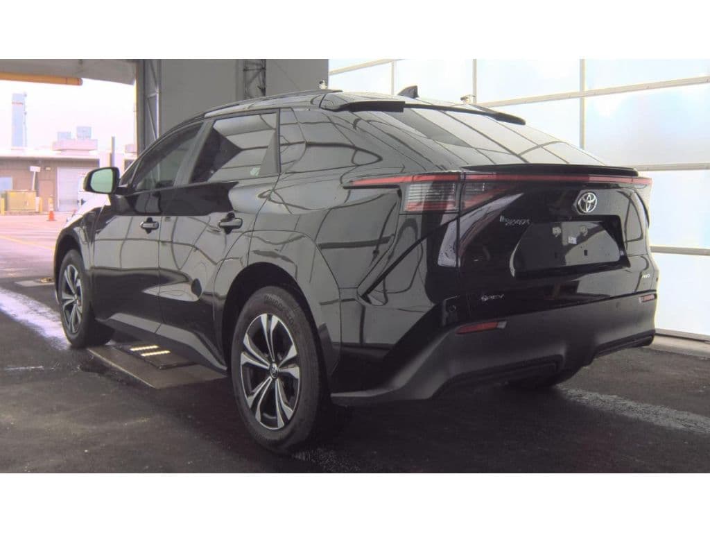 2024 Toyota bZ4X view 4