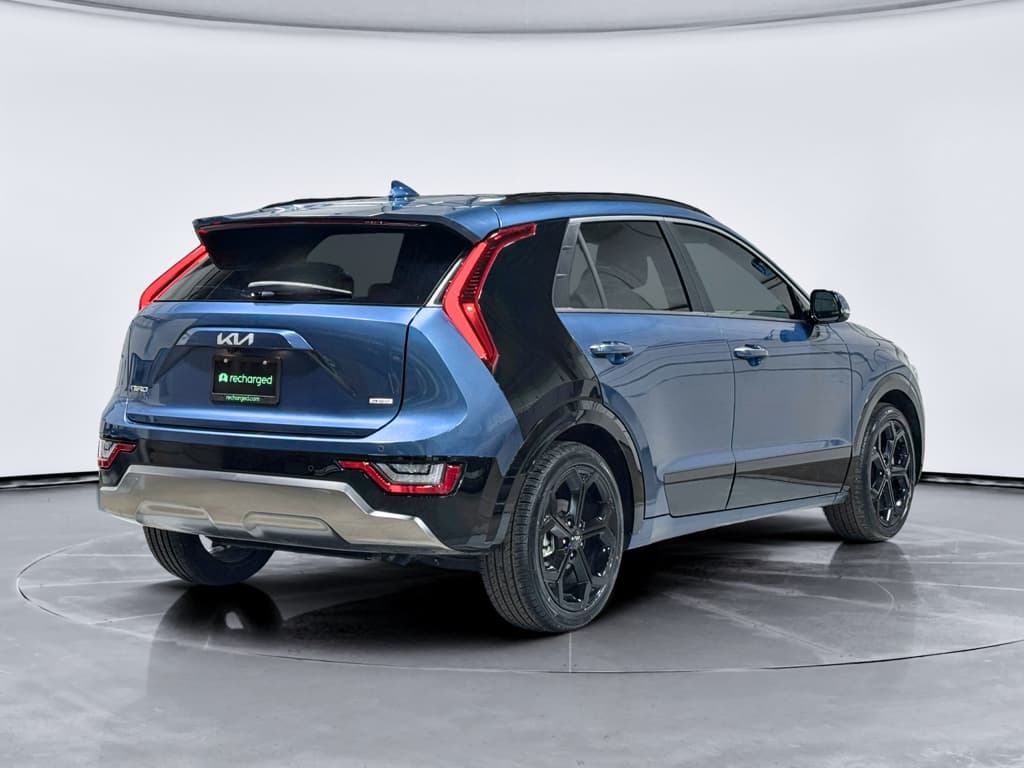 2023 Kia Niro PHEV view 3