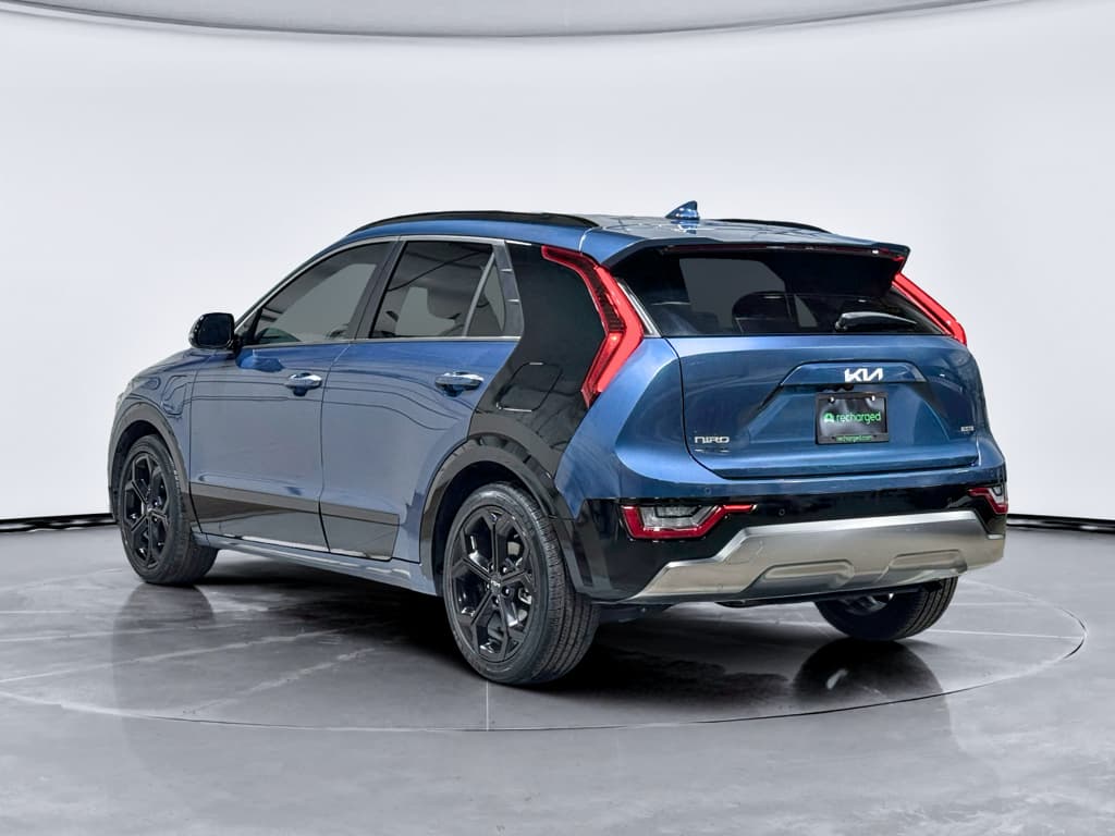 2023 Kia Niro PHEV view 2
