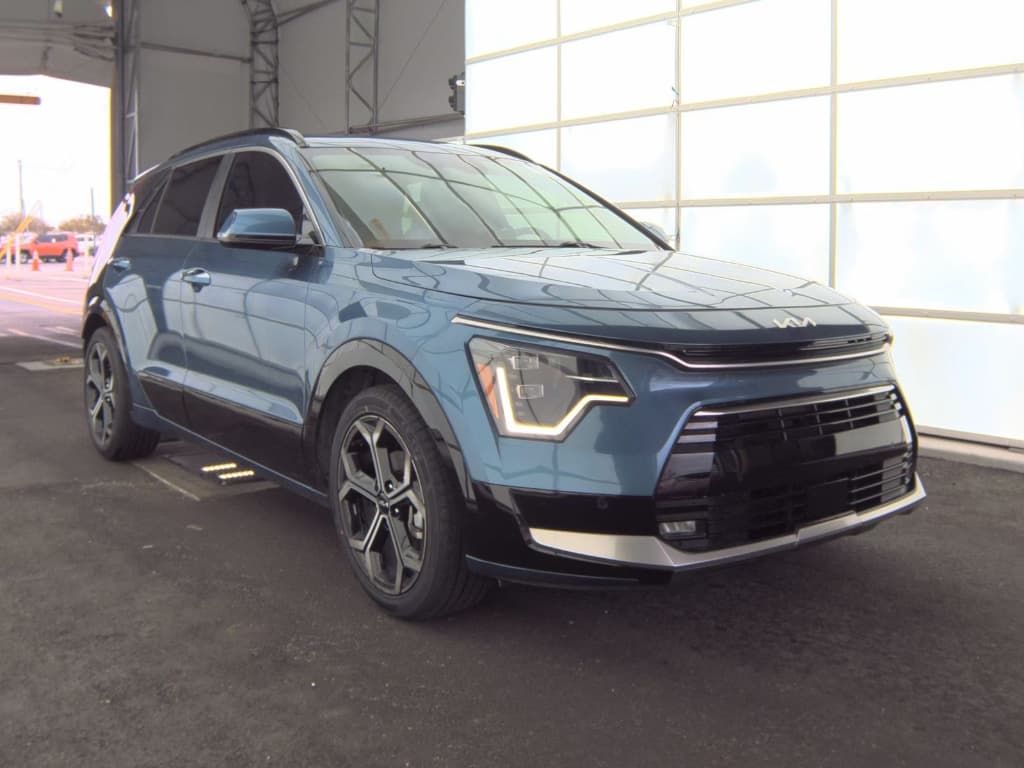 2023 Kia Niro PHEV view 2