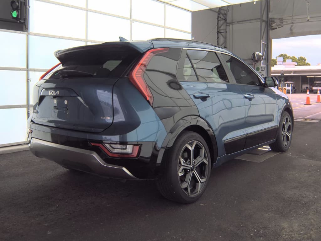 2023 Kia Niro PHEV view 3