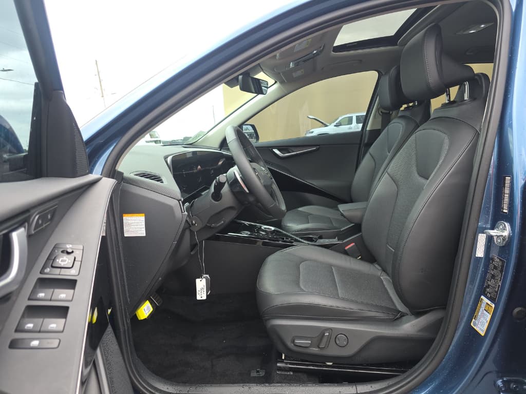2023 Kia Niro PHEV view 5