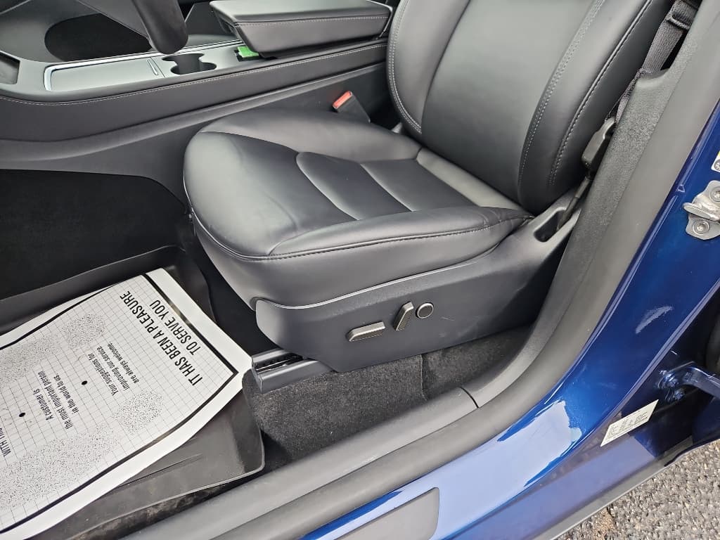 2024 Tesla Model Y view 7