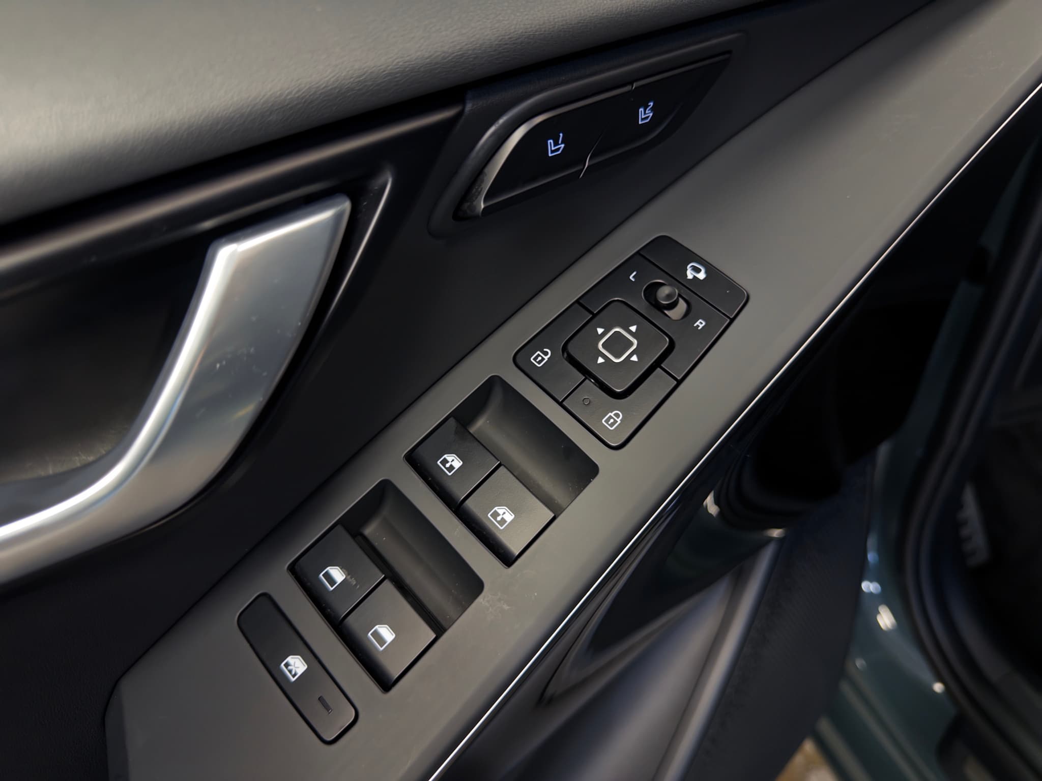 2023 Kia Niro EV view 7