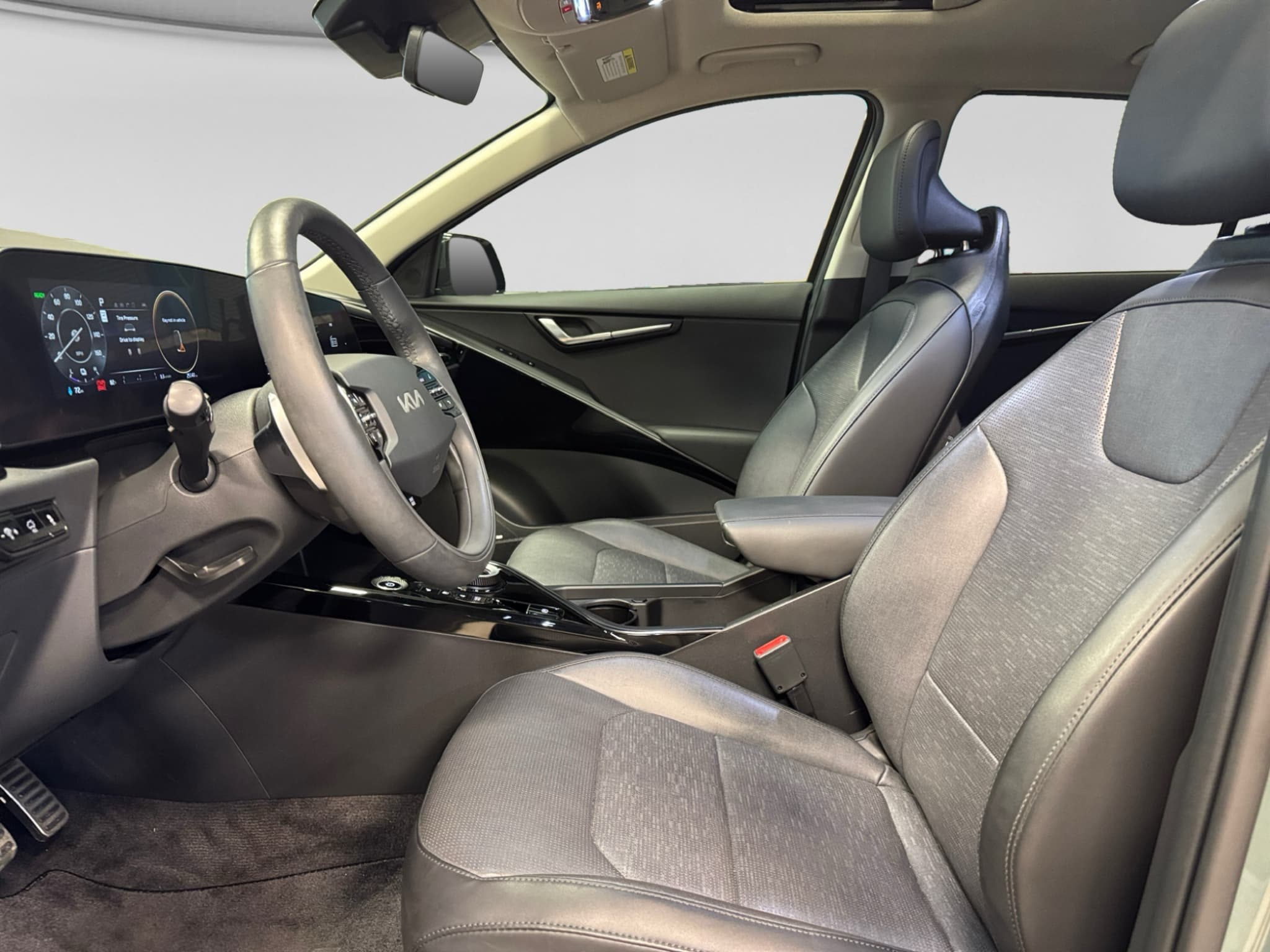 2023 Kia Niro EV view 17