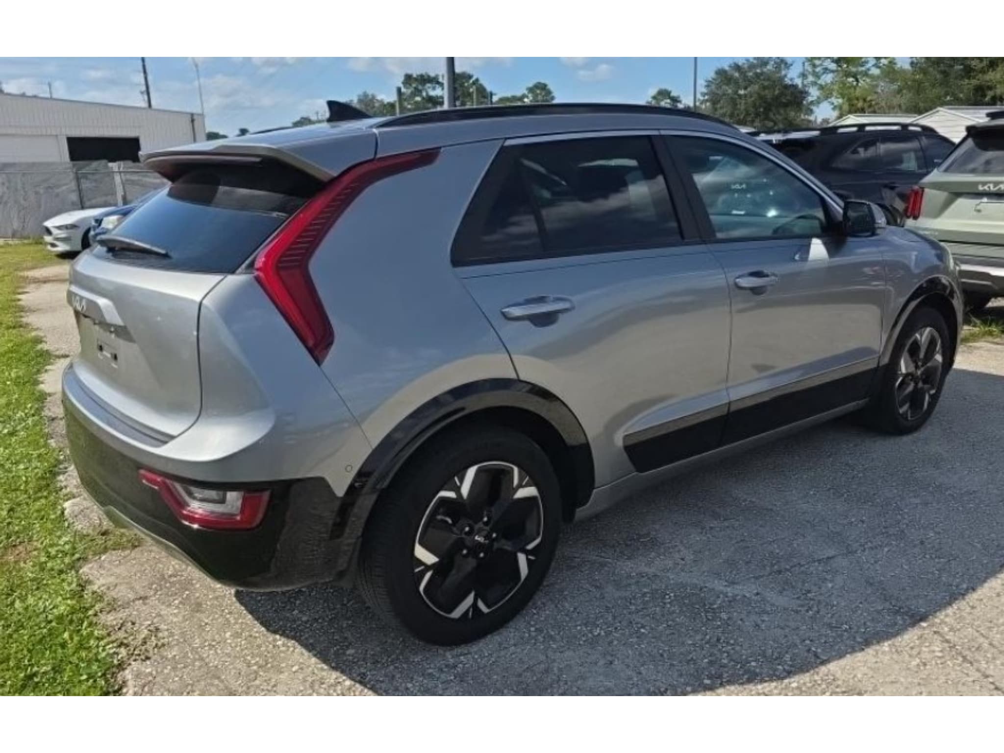 2023 Kia Niro EV view 4