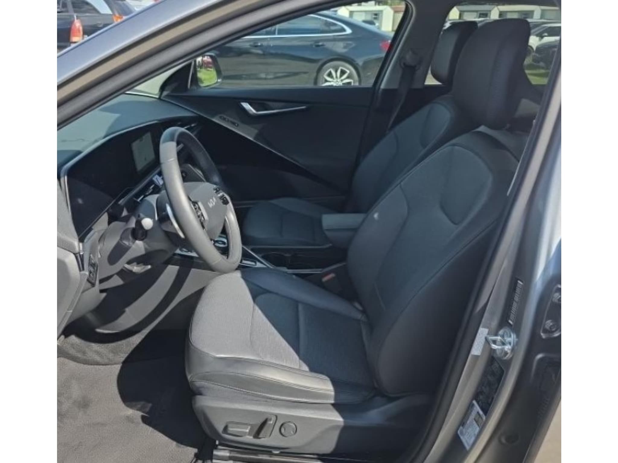 2023 Kia Niro EV view 5