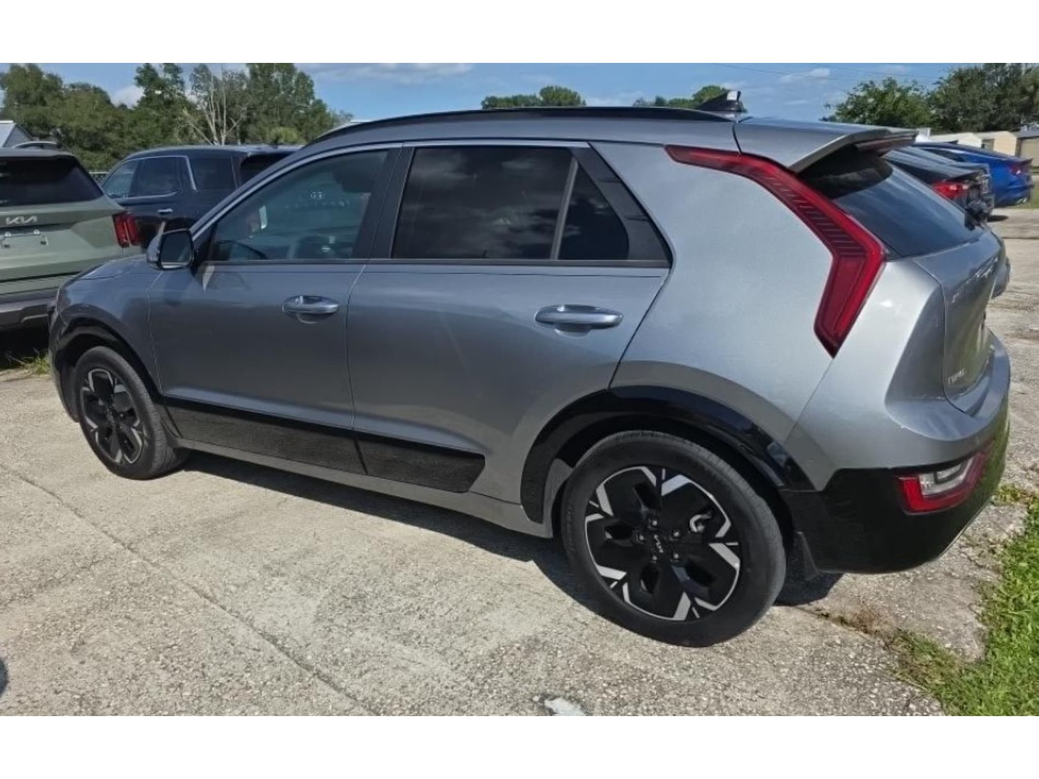 2023 Kia Niro EV view 3
