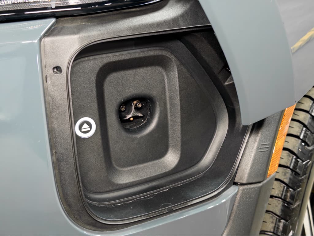 2026 Rivian R1S view 5